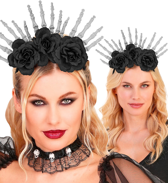 Hoofdband skelet handen op blond haar, van dichtbij en op afstand voor Halloween