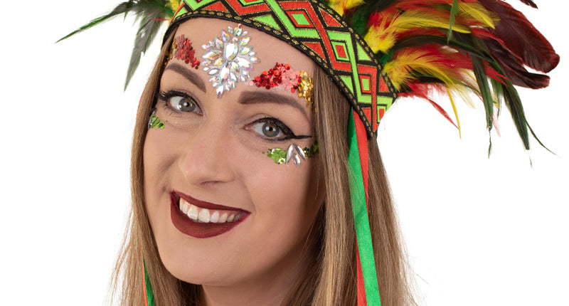 Hoofdtooi El Limbo met rode, gele en groene veren en geweven band met linten en kralen voor carnaval