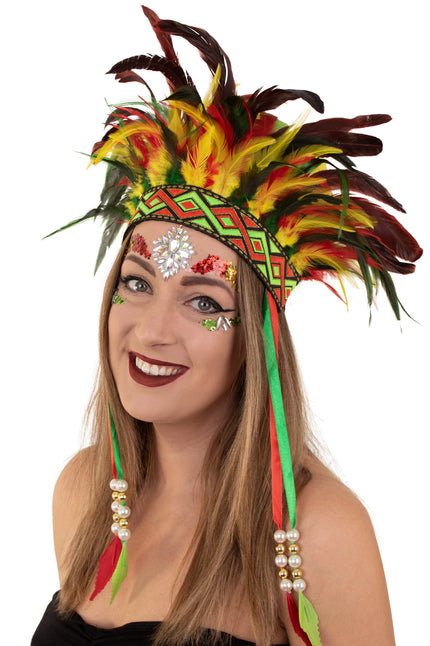 Hoofdtooi El Limbo met rode, gele en groene veren en geweven band met linten en kralen voor carnaval