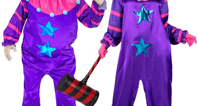 Horror clown jumpsuit Creapy in paars met roze kraag en blauwe sterren, gedragen door twee personen voor Halloween