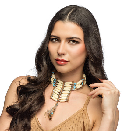 Indianen ketting wit met houten kralen en veer, als brede choker om de hals gedragen voor carnaval