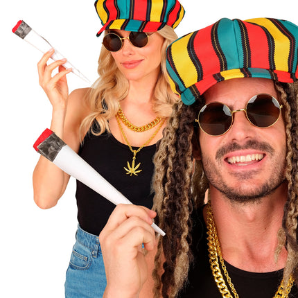 Joint 23cm Nora met opgerolde naad aan het mondstuk, gehouden bij een reggaelook