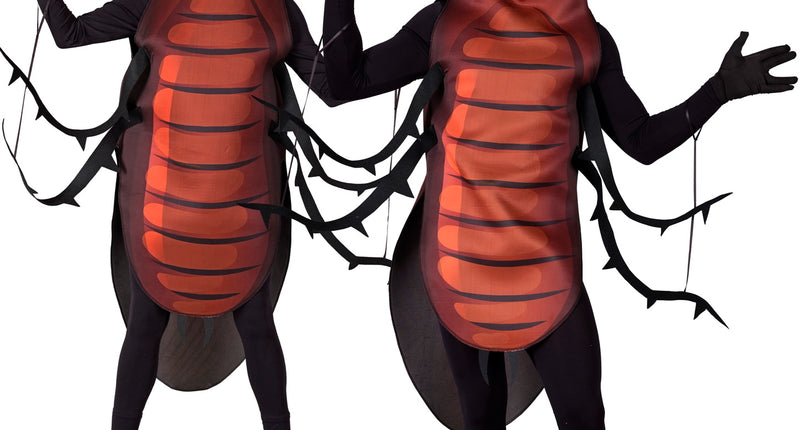 Kakkerlak pak Thijs in bruin en oranje, gedragen door dame en heer met zwarte handschoenen, voor Halloween