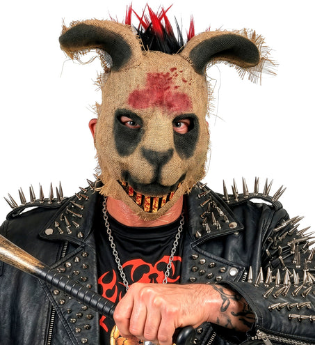 Konijnenmasker jutelook gedragen bij een punk-horrorlook met spikes en gekleurde haren