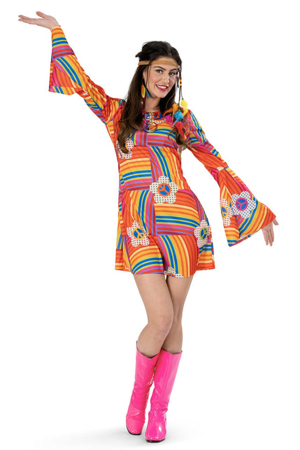 Korte hippiejurk Sjanel met wijd uitlopende trompetmouwen voor een flower power-feest