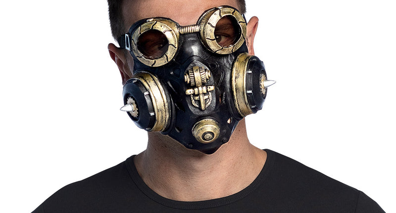 Latex gezichtsmasker Gas master in zwart met goudkleurige bril en spikes, gedragen door een man