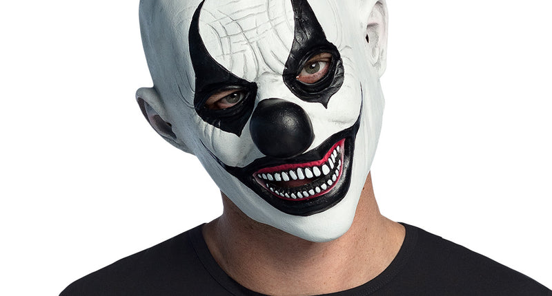 Latex hoofdmasker Evil clown, wit clownsgezicht met zwarte neus en brede grijns, gedragen op Halloween
