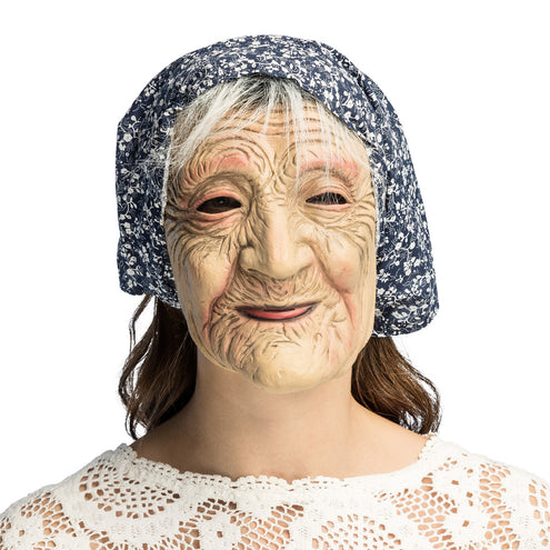 Latex hoofdmasker oude vrouw met kap gedragen: rimpelig gezicht, grijs haar en blauwe bloemenhoofddoek