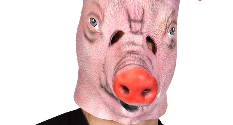 Latex hoofdmasker varken op model, roze varkenskop met rode snuit en rechtopstaande oren