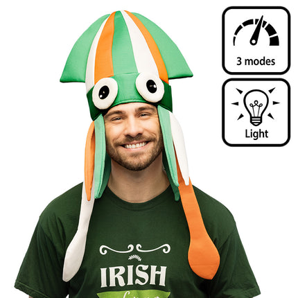 LED inktvis hoed Paddy in groen, wit en oranje op het hoofd van een man, voor St. Patrick's Day