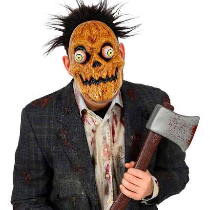 Masker pompoen Timo bij een gehavend colbert en hemd voor een Halloweenoutfit