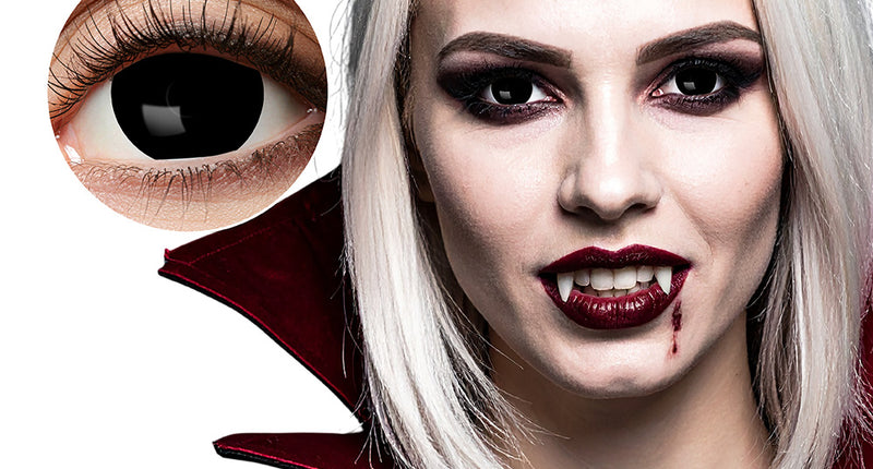 Mini sclera Night contactlenzen zwart met diepdonkere iris, gedragen bij een vampierlook voor Halloween