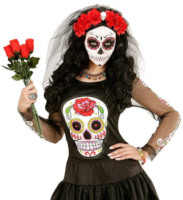 Nep gouden halsketting met steentjes bij een sugar skull look voor Halloween