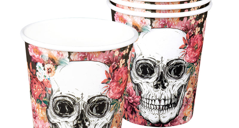 Papieren bekertjes Day of the Dead met witte schedel tussen roze bloemen, set van 10 gestapeld