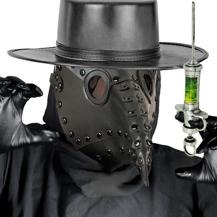 Pestdokter masker vooraanzicht gedragen bij donkere kleding voor een griezelfeest