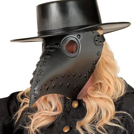 Pestdokter masker zijaanzicht met vooruitstekende snavel, gedragen op Halloween