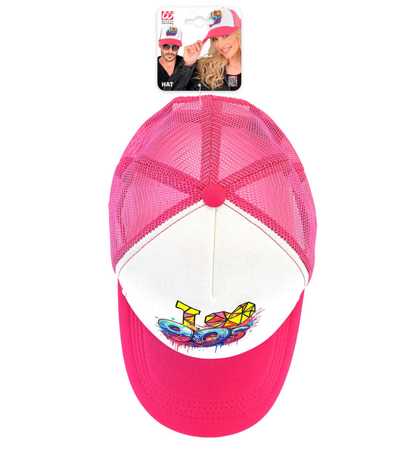 Pet jaren 90 van bovenaf met roze meshpanden en witte klepvoorkant met 90s print
