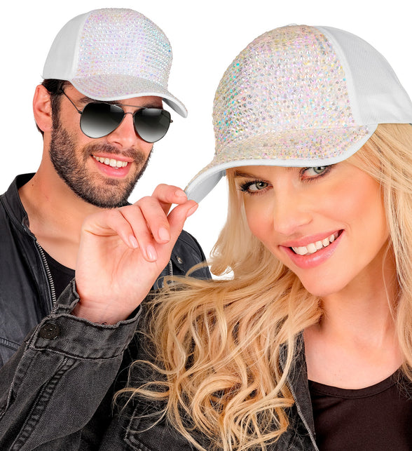 Pet strass met parels gedragen door dame en heer met zonnebril op een glitterfeest