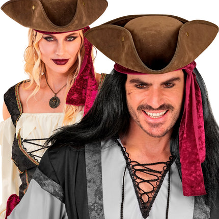 Piratenhoed bruin gedragen door dame en heer bij een piratenoutfit voor een themafeest