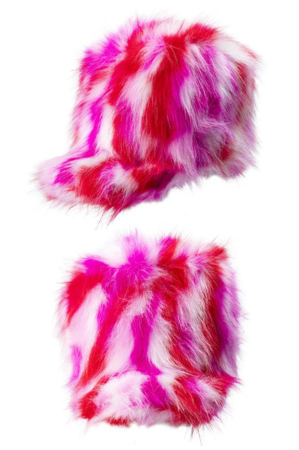 Pluche harmonie hoed Rosava in roze, rood en wit met lange haren en platte klep, 15 cm hoog