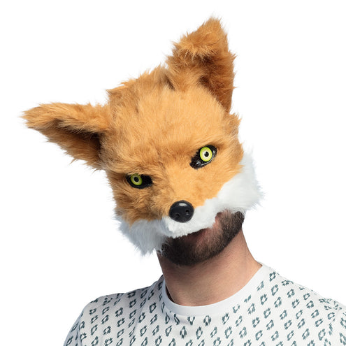Pluchen halfmasker vos deluxe in roodbruine pluche met witte snuit en groene ogen, gedragen door man