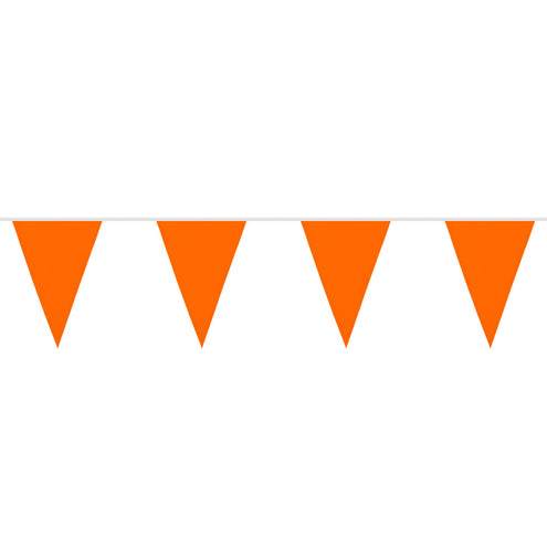 Polyester vlaggenlijn oranje met effen puntvlaggetjes op gelijke afstand aan een wit koord voor Koningsdag