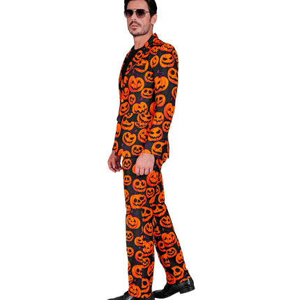 Pompoenkostuum heren zijkant: doorlopende pompoenprint over colbert en pantalon