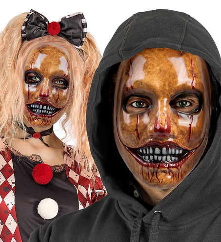 Psycho clown masker gedragen door twee personen op een Halloweenfeest