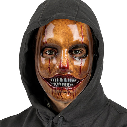 Psycho clown masker gedragen onder een zwarte capuchon, ogen blijven vrij