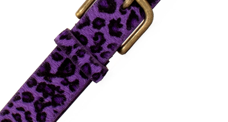 Riem panter paars met zwarte luipaardprint en bronskleurige gesp, smal model voor een foute party