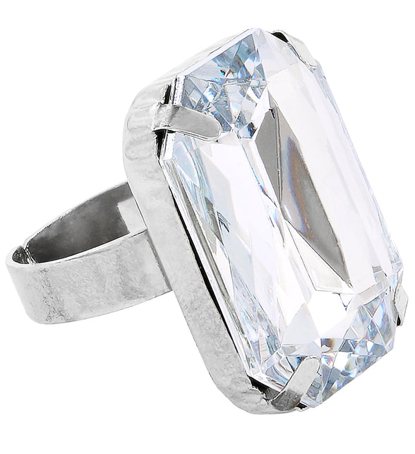 Ring met nep diamant met grote rechthoekige heldere steen in zilverkleurige zetting