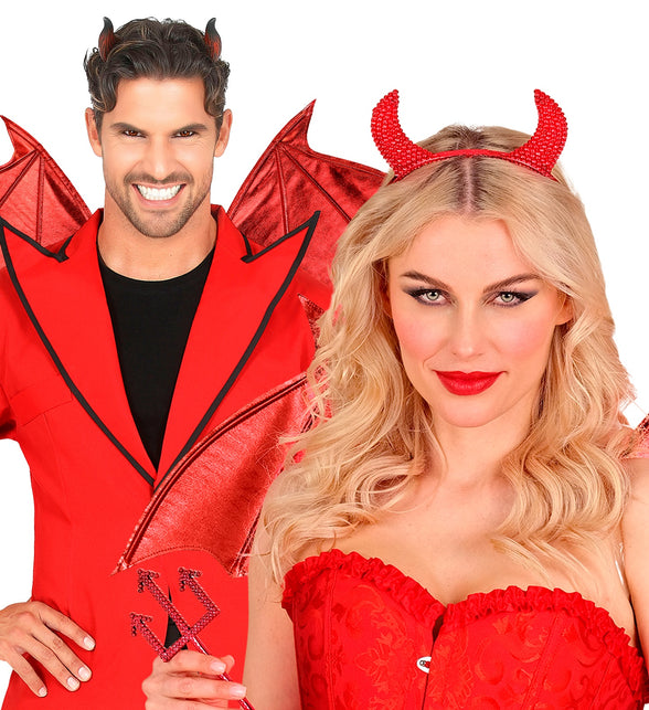 Rode duivelvleugels gecombineerd met hoorntjesdiadeem en drietand voor Halloween