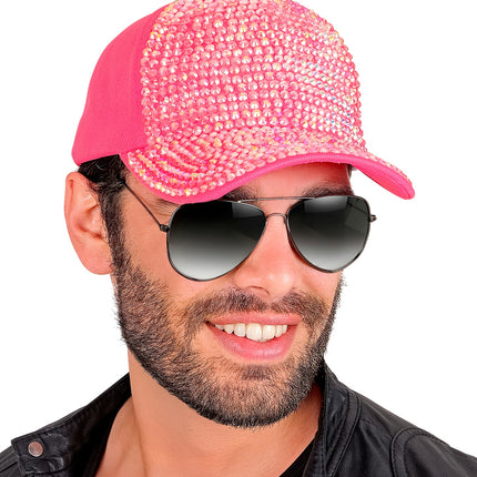 Roze glittercap gedragen door heer, strass voorpand bij een jaren 80-feestlook