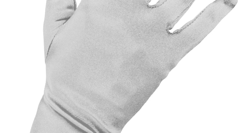 Satijnen handschoenen zilver, korte glanzende handschoen tot net over de pols met gestikte vingers