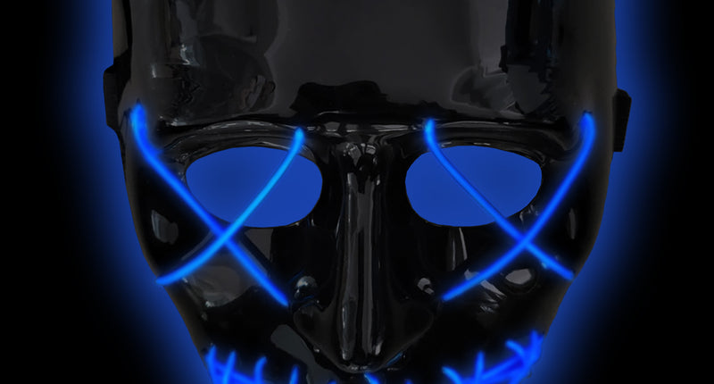 Scary masker met licht in het donker, blauw oplichtende kruisjesmond en kruisen over de ogen, voor Halloween