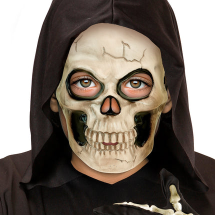 Schedel masker voor jongens bij een zwart gewaad, griezellook voor Halloween