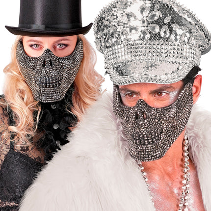 Schedelmasker strass op een gemaskerd feest, zilverglans met witte bontkraag