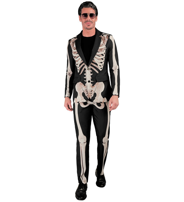 Skelet kostuum heren: zwarte jas en broek met botopdruk, gedragen op een Halloweenfeest