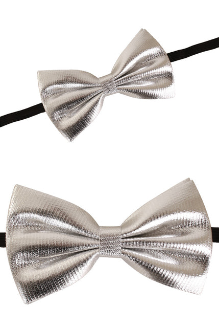 Strik zilver 13.5 x 7.5 cm, metallic zilverkleurig strikje met glanzende lussen voor Kerst