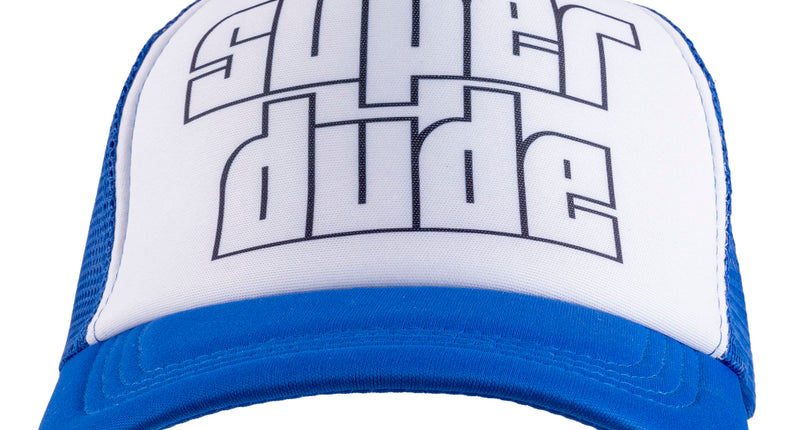 Super dude pet blauw wit met zwarte opdruk op wit voorpand en blauwe klep
