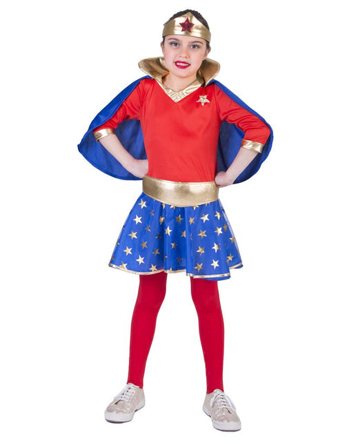 Super power pak Margit meisje met rode jurk, blauwe sterrenrok en gouden hoofdband voor carnaval