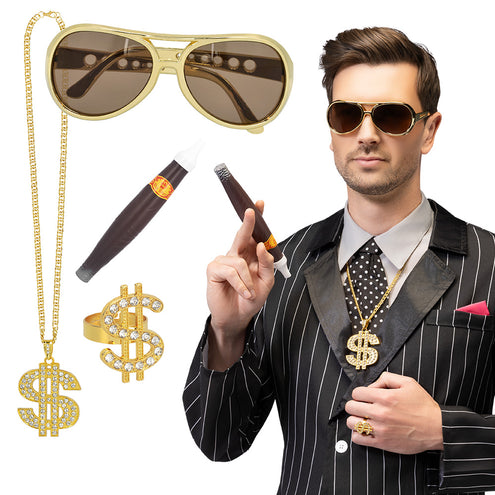 Swag set goud met dollarketting, dollarring, pilotenbril en nepsigaar, los en gedragen bij een krijtstreeppak