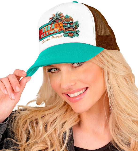 Tiki pet op het hoofd van een dame, turquoise klep afgerond naar voren