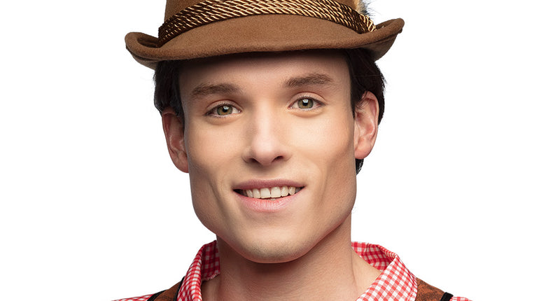 Tirolerhoed Wilhelm bruin met gouden koordband en veertje, gedragen door man op Oktoberfest