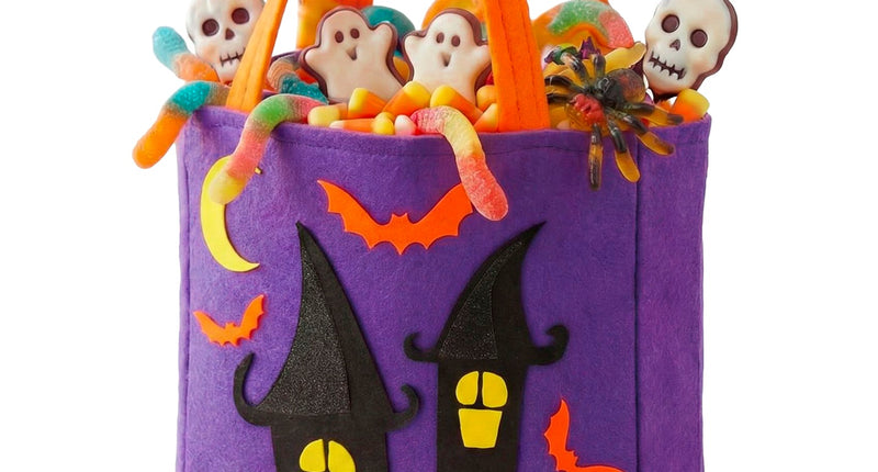 Trick-or-treat tas spookhuis in paars vilt met zwart spookhuis, gele maan en oranje hengsels voor Halloween