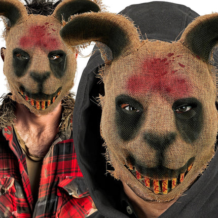 Twee griezelige konijnenmaskers gedragen door modellen, met en zonder capuchon