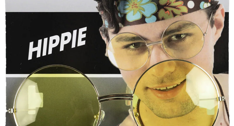 Uilebril goudkleurig met grote ronde gele glazen op kaart, hippiebril voor een jaren 70-feest