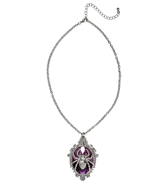 Halsketting met spin, zilverkleurige hanger met paarse steen aan fijne schakelketting met verlengstuk