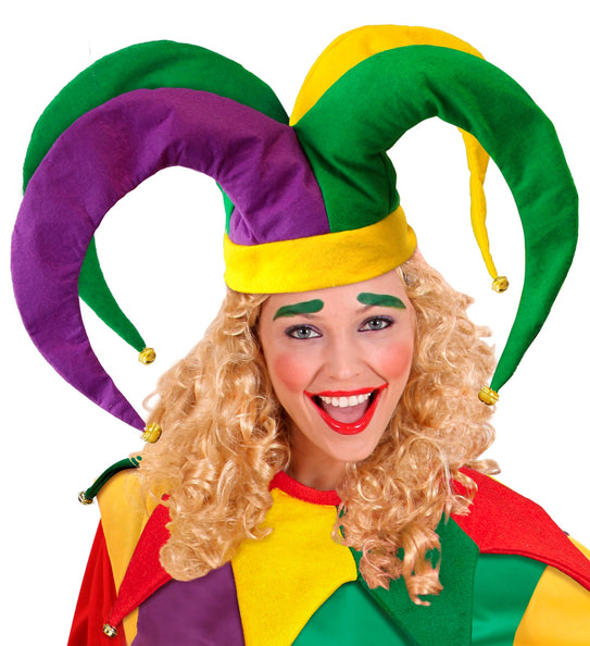 Joker muts carnaval in groen, paars en geel met vier gebogen punten, gouden belletjes en een brede gele rand