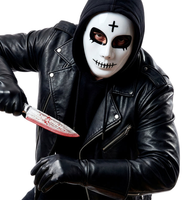 Wit satanisch masker gecombineerd met zwarte hoodie en leren jas op Halloween
